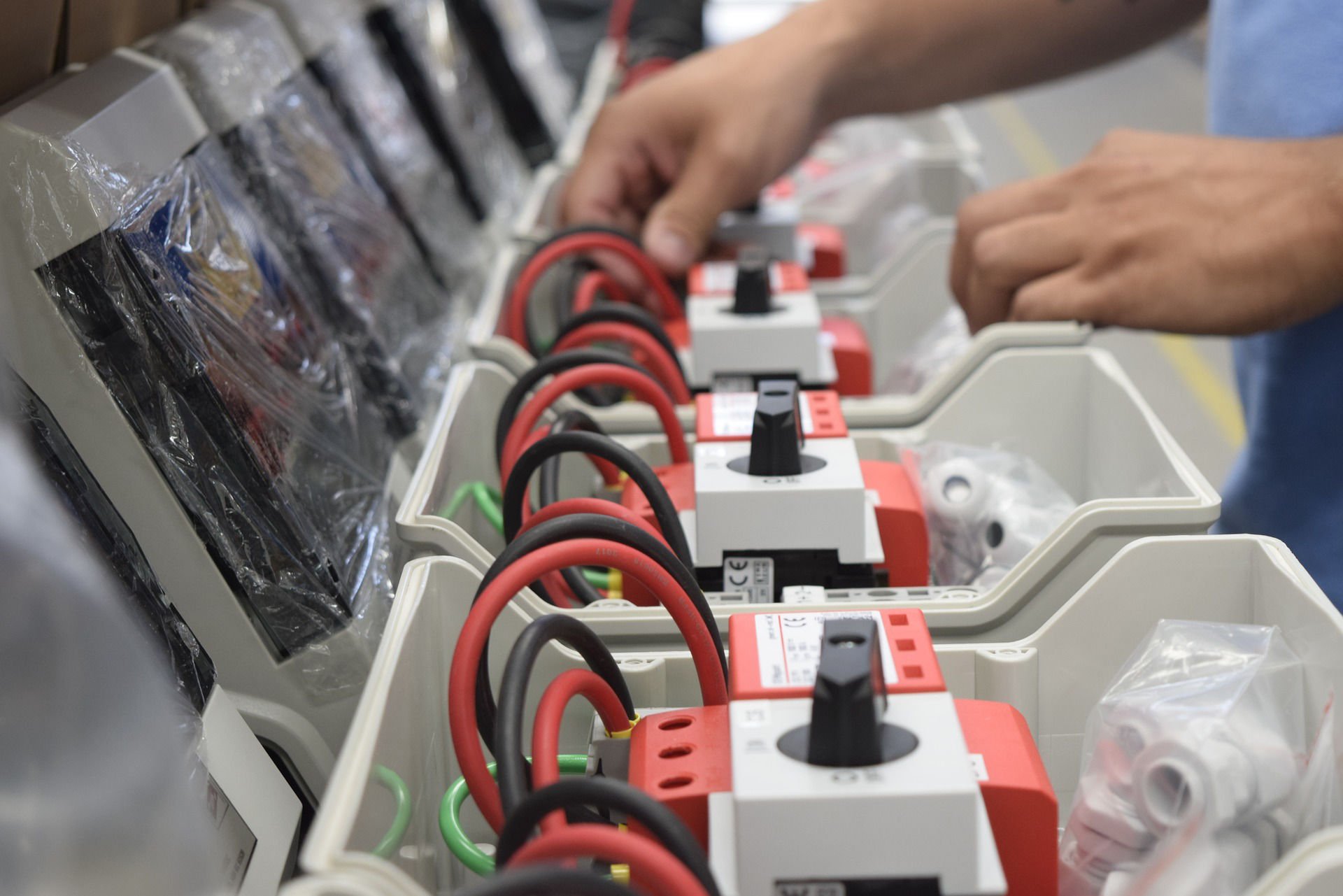 Manufacturing_junction-box-3482687_1920